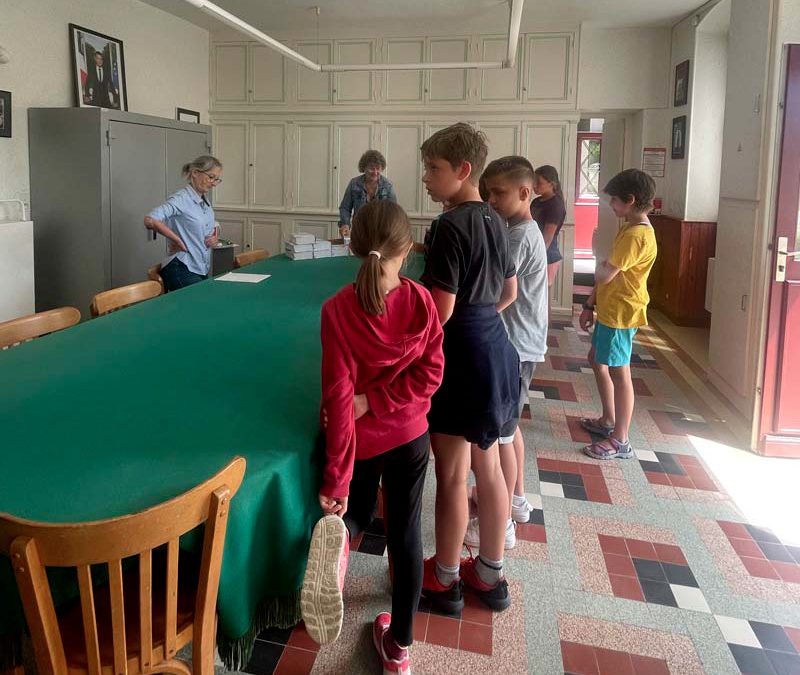REMISE DICTIONNAIRES AUX ENFANTS PARTANTS EN 6EME